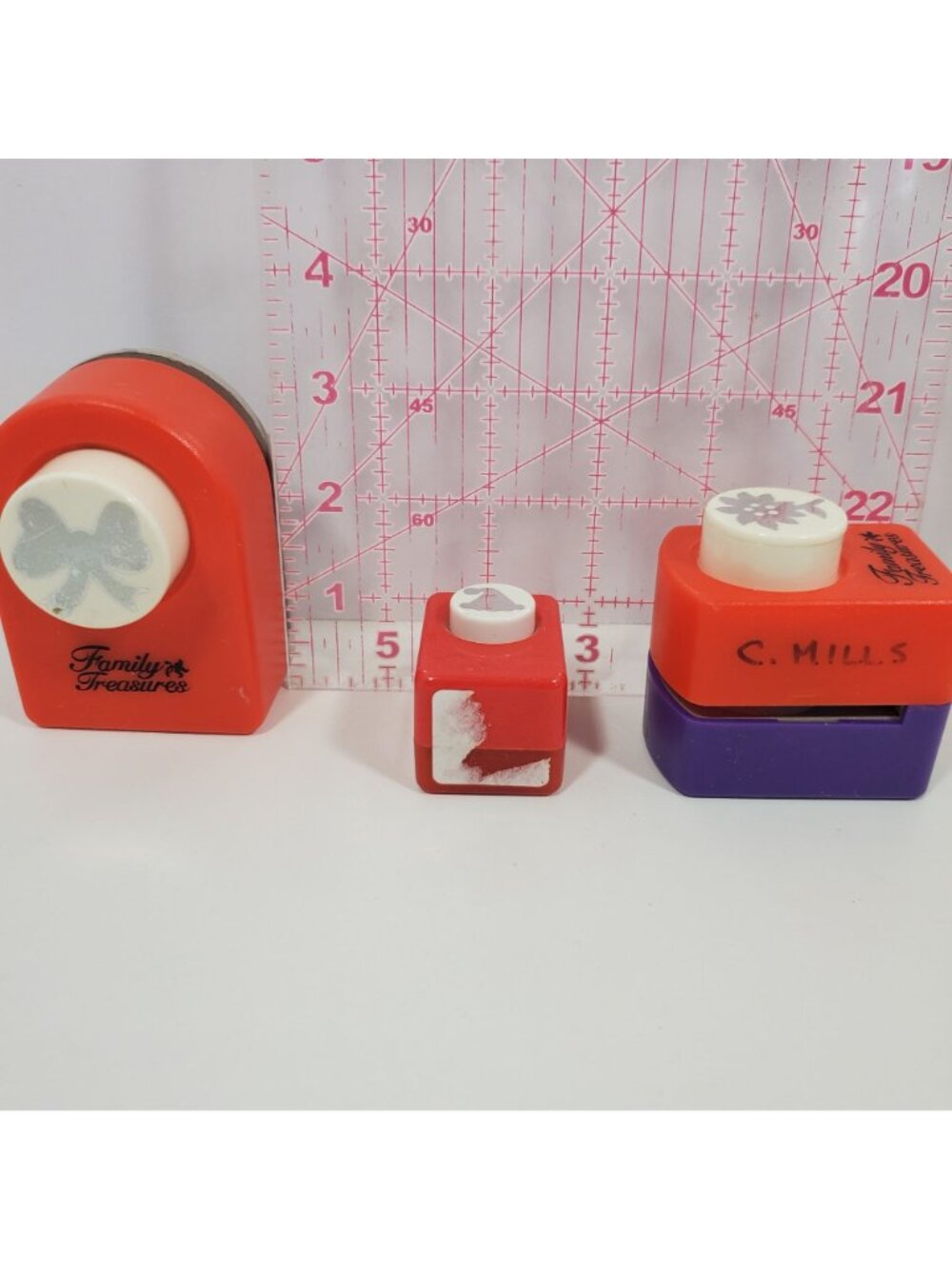 Christmas Paper Punch Lot Family Treasure McGill Craft People Holiday 17 Punches - Picture 7 of 9
